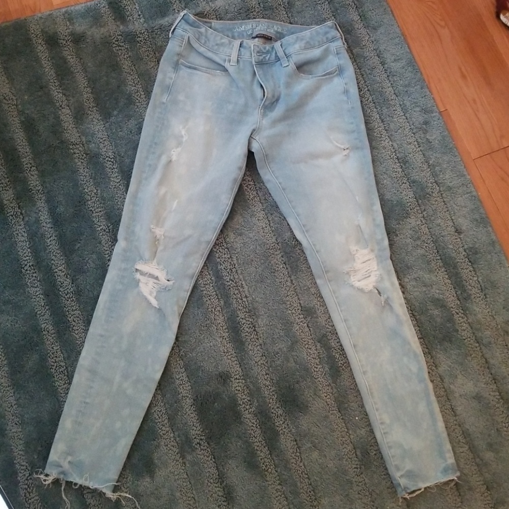 AMERICAN EAGLE DISTRESSED JEANS